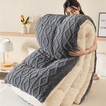 1pc Comfortable Soft Milk Fleece Warm Winter Quilt - Thickened Soft Plush Comforter