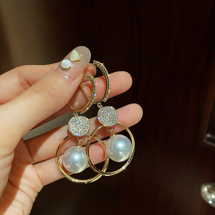 Pearl Circle High-end Niche Earrings