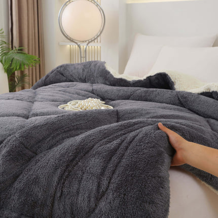 Thickened three-layer warm quilt, pure color surface fluffy, can be heated immediately