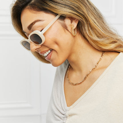 e8ddb4e0fed145ca9d5124d5e7dd3b3a-Max