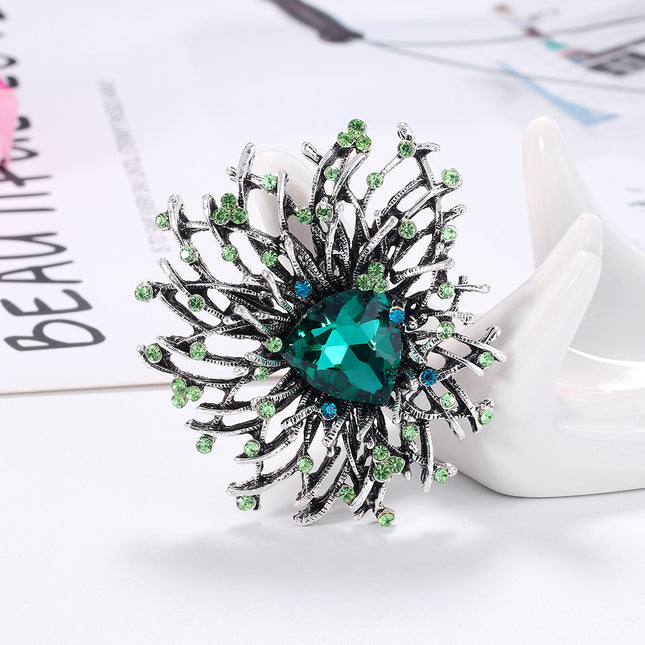 Fashion Creative Antique Silver Brooch With Diamonds