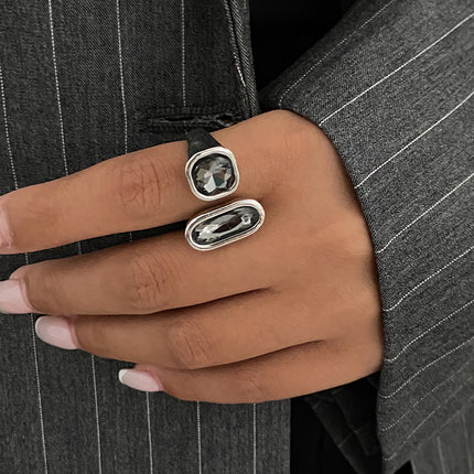 Fashionable Light-Luxury Acrylic Rhinestone Ring Set