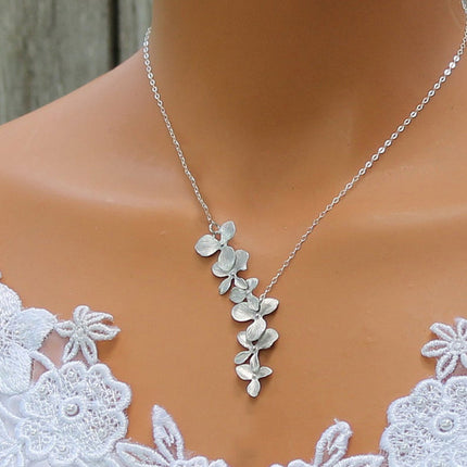 Women's Fashion Silver Petals Necklace And Earrings Suite