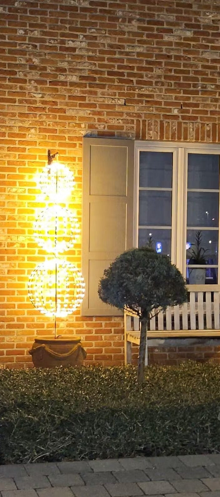 <h3><strong>Outdoor Lights</strong></h3>