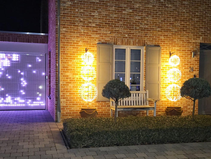 <h3><strong>Outdoor Lights</strong></h3>